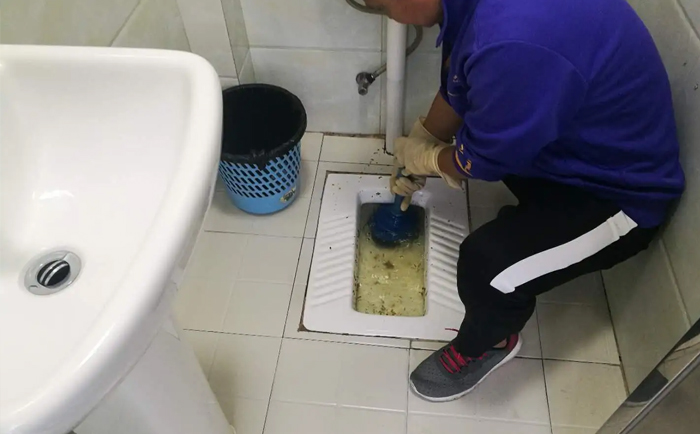公安疏通蹲坑